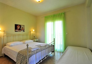Fotinia Beach House 1st floor - Dionysiou Beac...