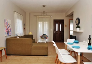 Fotinia Beach House 1st floor - Dionysiou Beac...