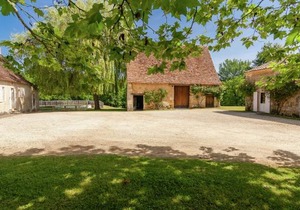 Restored farmhouse with private pool.