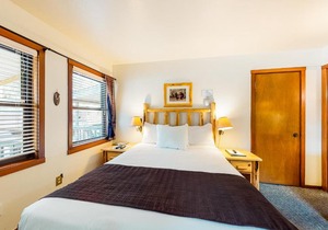 Franciscan Lakeside Lodge Studio