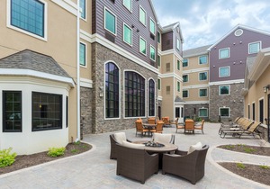 Free Breakfast Buffet. Pool & Hot Tub Access. Great Location!