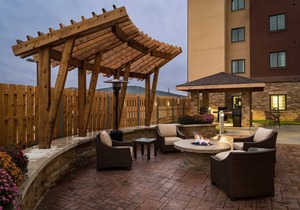 Free Breakfast. Pool & Hot Tub. Close to the Nebraska Medical Center!