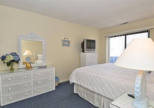 FREE DAILY ACTIVITIES!!! Charming 2 bedroom, 2 bath unit located in a quiet resort community