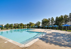 FREE DAILY ACTIVITIES INCLUDED, SHORT BIKE RIDE TO THE BEACH! MINI-WEEK PROGRAM - NEW KITCHEN FOR 2019!!