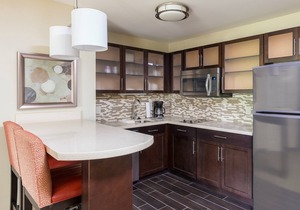 Free Daily Breakfast, Shared Hot Tub + Pool | King Suite