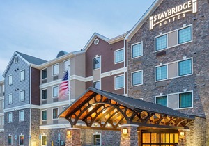 Free Daily Breakfast, Shared Hot Tub + Pool | King Suite