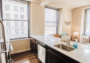 FREE IN/OUT PARKING| 2B/2BA Distinguished Apartment | Rooftop Deck & Gym