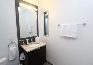 FRONTDESK 1 BR Apt near University of Chicago