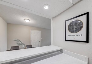 Frontdesk | 1 BR in Roseland near ND