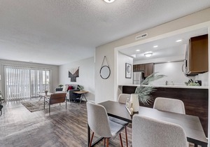 Frontdesk | 1 BR in Roseland near ND