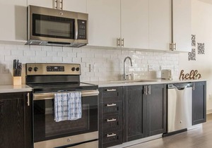 Frontdesk | 1BR Apt By Louisville Slugger Field
