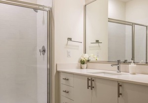 Frontdesk | 1BR Apt By Louisville Slugger Field