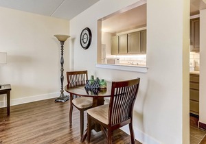 Frontdesk | Bright 1 BR in Washington Square