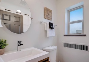 Frontdesk | Bright Studio Apt near Walnut Hills