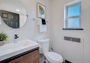 Frontdesk | Bright Studio Apt in Walnut Hills