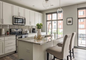 Frontdesk | Central Loft w/ Lots of Natural Light