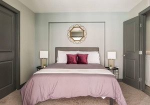 Frontdesk | Central Loft w/ Lots of Natural Light
