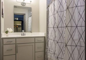 Frontdesk | Central Loft w/ Lots of Natural Light