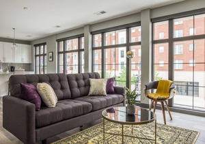 Frontdesk | Central Loft w/ Lots of Natural Light