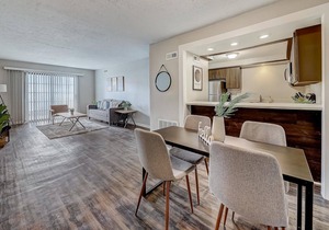 Frontdesk | Roseland 1 BR Close to ND