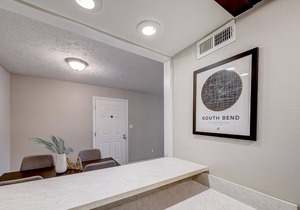 Frontdesk | Roseland 1 BR Close to ND