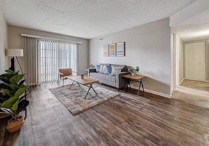 Frontdesk | Roseland 1 BR Close to ND