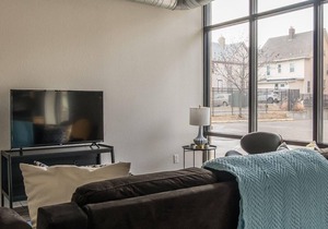Frontdesk | Simple 1BR Apt near Downtown