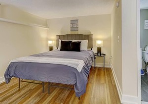 Frontdesk | Spacious 1BR Loft by Independence Hall