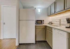 Frontdesk | Spacious 1BR Loft by Independence Hall