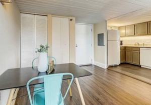 Frontdesk | Spacious 1 BR in Midtown