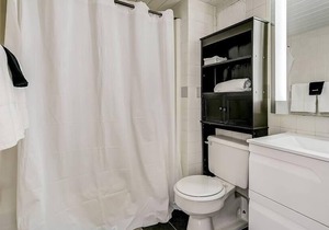 Frontdesk | Sunny 2 BR loft in Washington Square