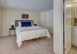Frontdesk | Sunny Washington Square West 1BR Loft