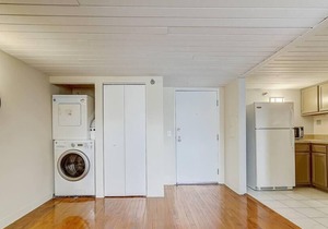 Frontdesk | Sunny Washington Square West 1BR Loft