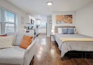 Frontdesk | Walnut Hills Spacious Studio