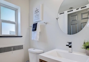 Frontdesk | Walnut Hills Spacious Studio