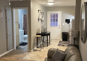 Fully Furnished Executive Rental 1-Bed 1-Bath Pets Allowed