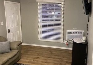 Fully Furnished Executive Rental 1-Bed 1-Bath Pets Allowed