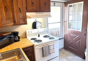 Fully Furnished Executive Rental 2-Bed 1-Bath Pets Allowed