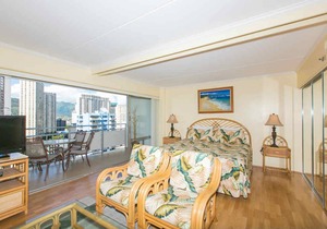 Fully renovated unit on the 16th Floor overlooking the mountains and the surrounding Waikiki area!