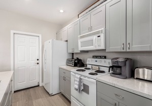 Gated Luxury Condo. 3 King beds! Alta Mesa Resort golf course view!