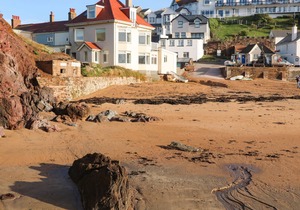 GILLY'S COTTAGE, pet friendly, country holiday cottage in Hope Cove