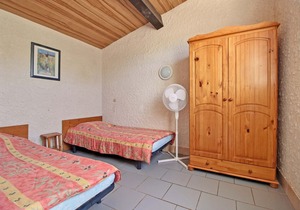 Gitelacapelle 3/4 bedrooms swimming pool, 10mm from wild beaches, tropical setting ....