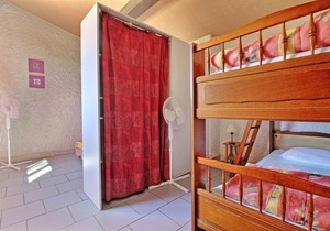 Gitelacapelle 3/4 bedrooms swimming pool, 10mm from wild beaches, tropical setting ....
