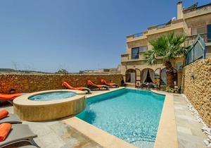 Gladjola Holiday Home