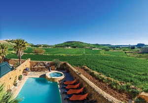 Gladjola Holiday Home