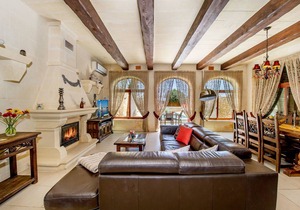 Gladjola Holiday Home