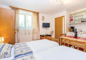 Gorgeous Apartment In Bakar With Wifi