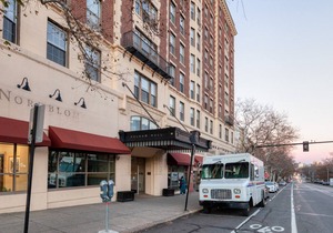 Gorgeous Brookline 1 BR w/Gym, near Shops, by Blueground