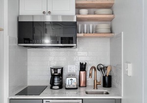 Gorgeous Brookline Studio w/Gym, steps to Green Line, by Blueground