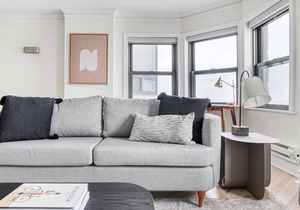 Gorgeous Gold Coast 2BR w/ Doorman & Gym, 2 blocks to L, by Blueground